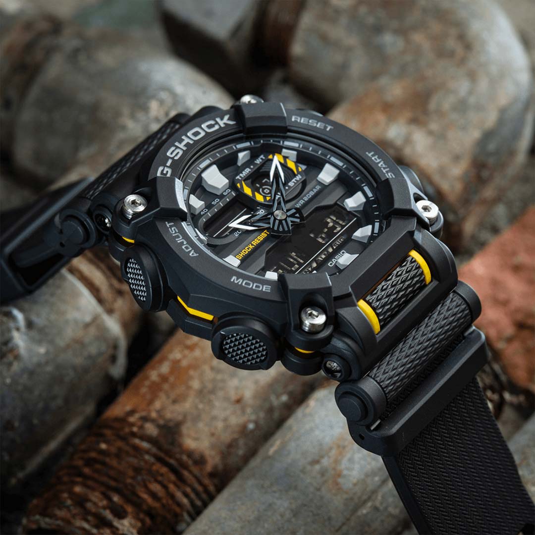 Японские наручные часы Casio G-SHOCK GA-900-1AER с хронографом