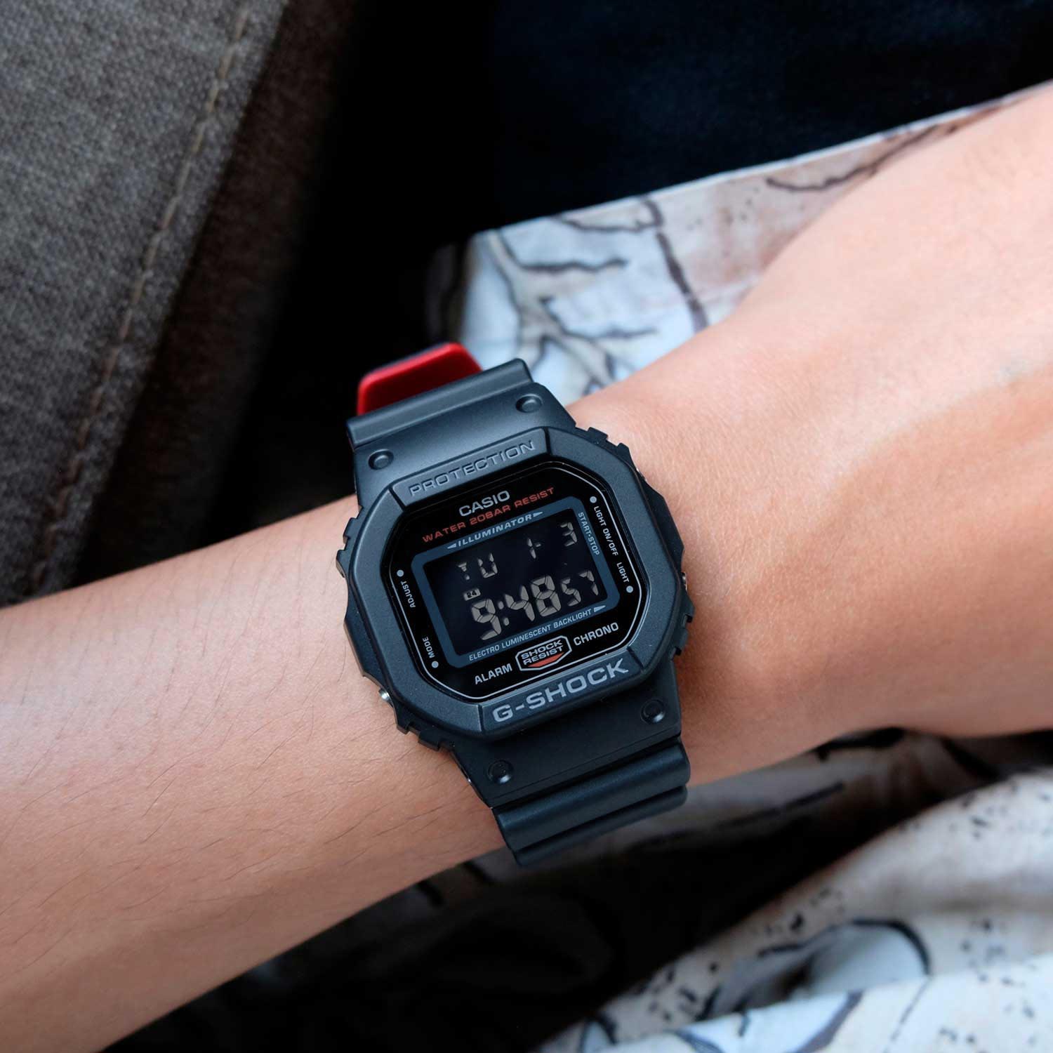 Японские наручные часы Casio G-SHOCK DW-5600HR-1E с хронографом