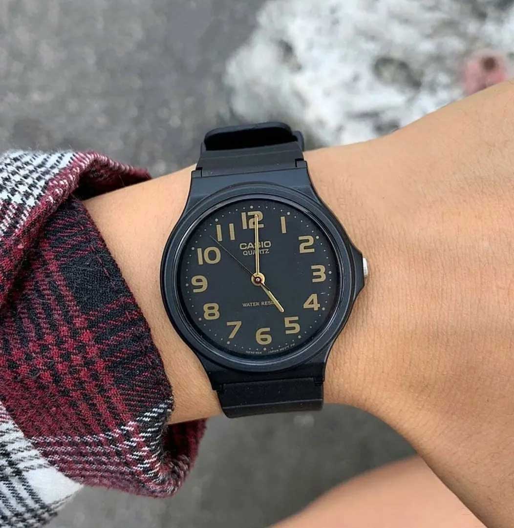 Японские наручные часы CASIO CASIO COLLECTION MW-240-1B2