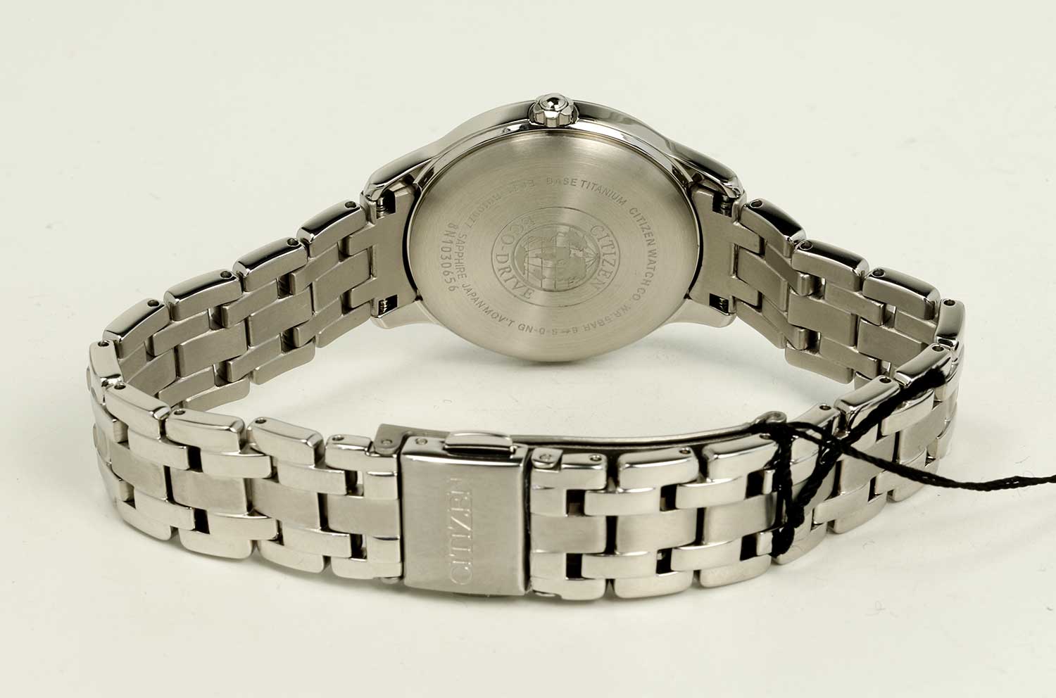 Японские титановые наручные часы Citizen EM0720-85N