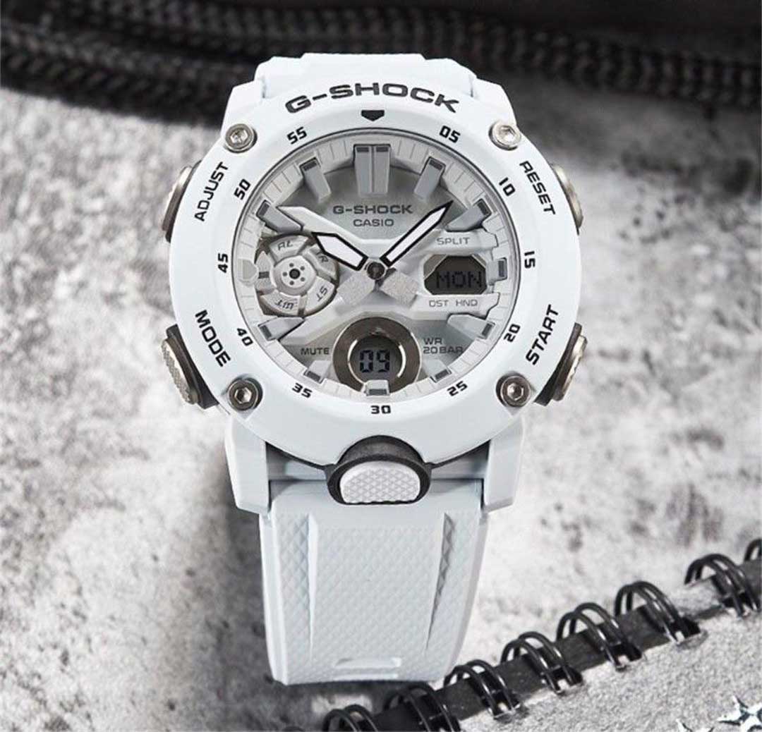 Японские наручные часы Casio G-SHOCK GA-2000S-7AER с хронографом