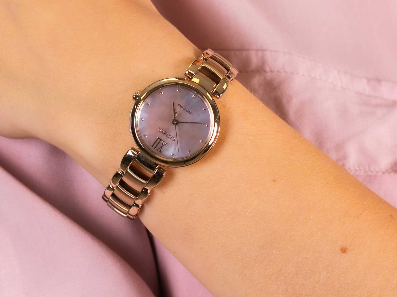 Японские наручные часы Citizen EM0533-82Y