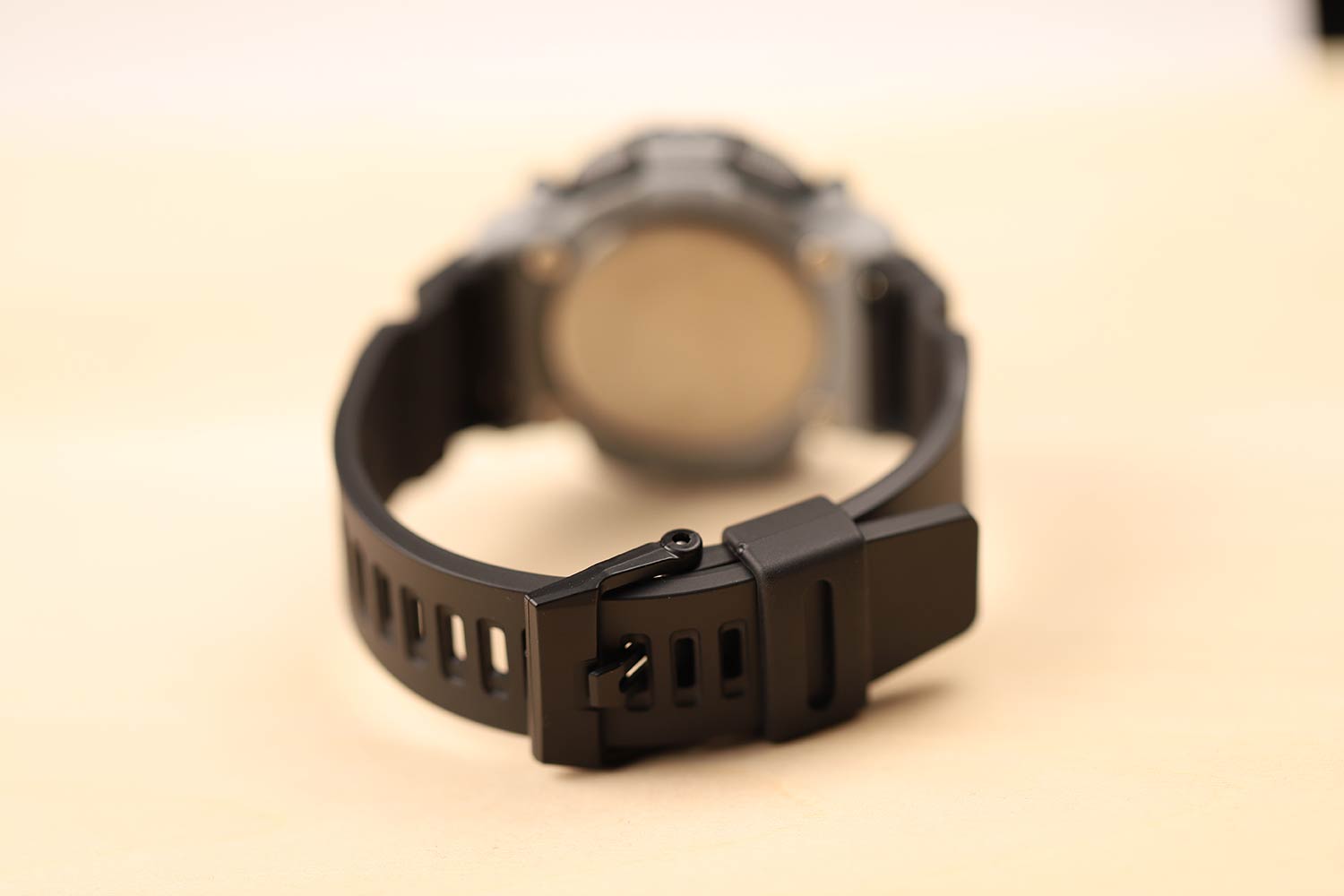 Японские наручные часы Casio G-SHOCK GA-2200M-1AER с хронографом