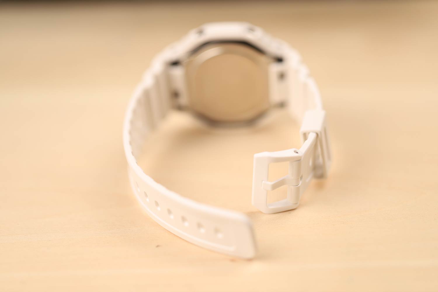 Японские наручные часы Casio G-SHOCK GA-2100-7AER с хронографом