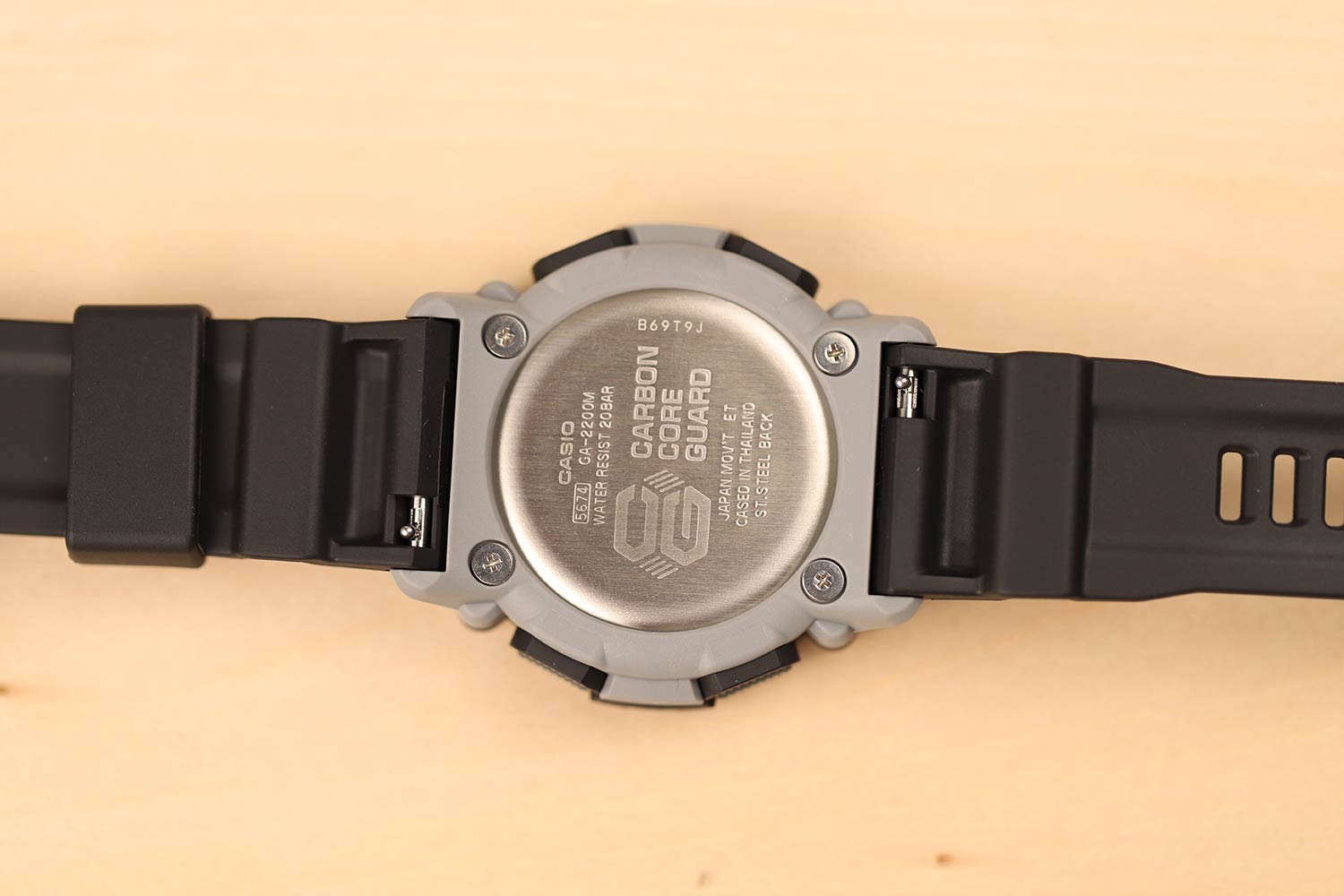 Японские наручные часы Casio G-SHOCK GA-2200M-1AER с хронографом