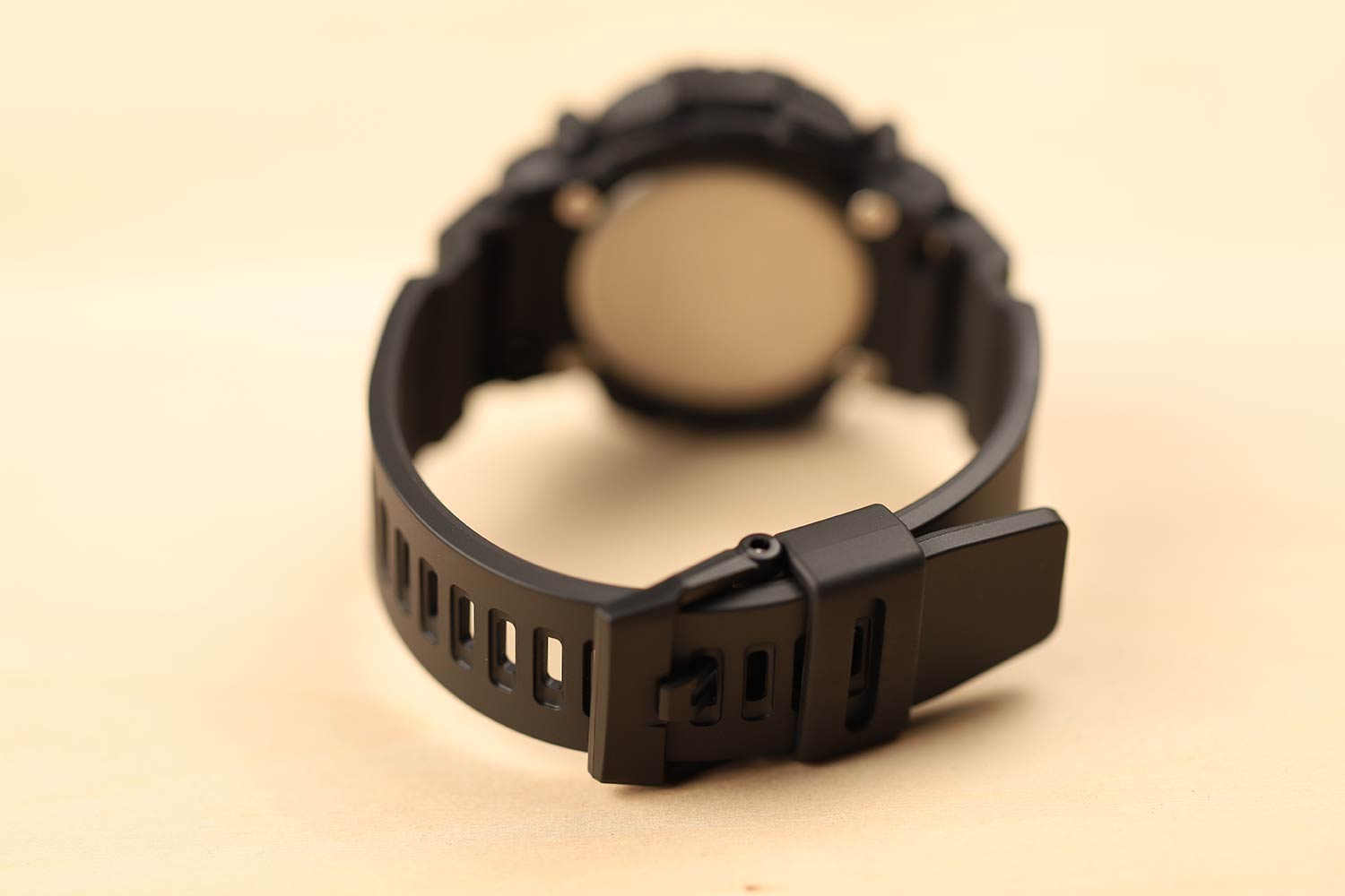 Японские наручные часы Casio G-SHOCK GA-2200BB-1AER с хронографом