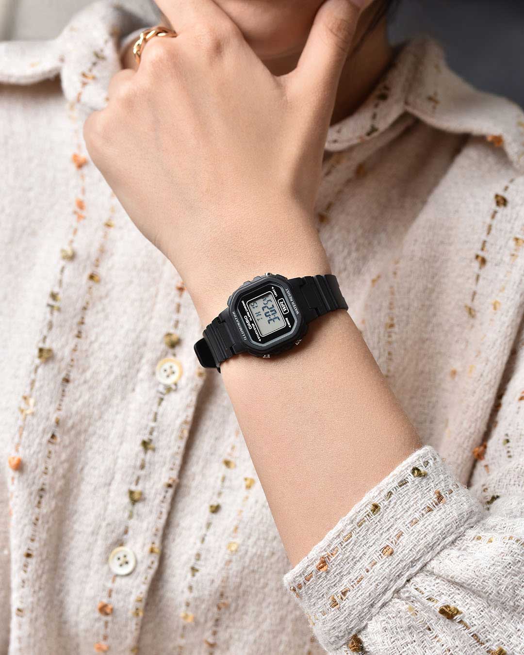 Японские наручные часы CASIO CASIO COLLECTION LA-20WH-1A