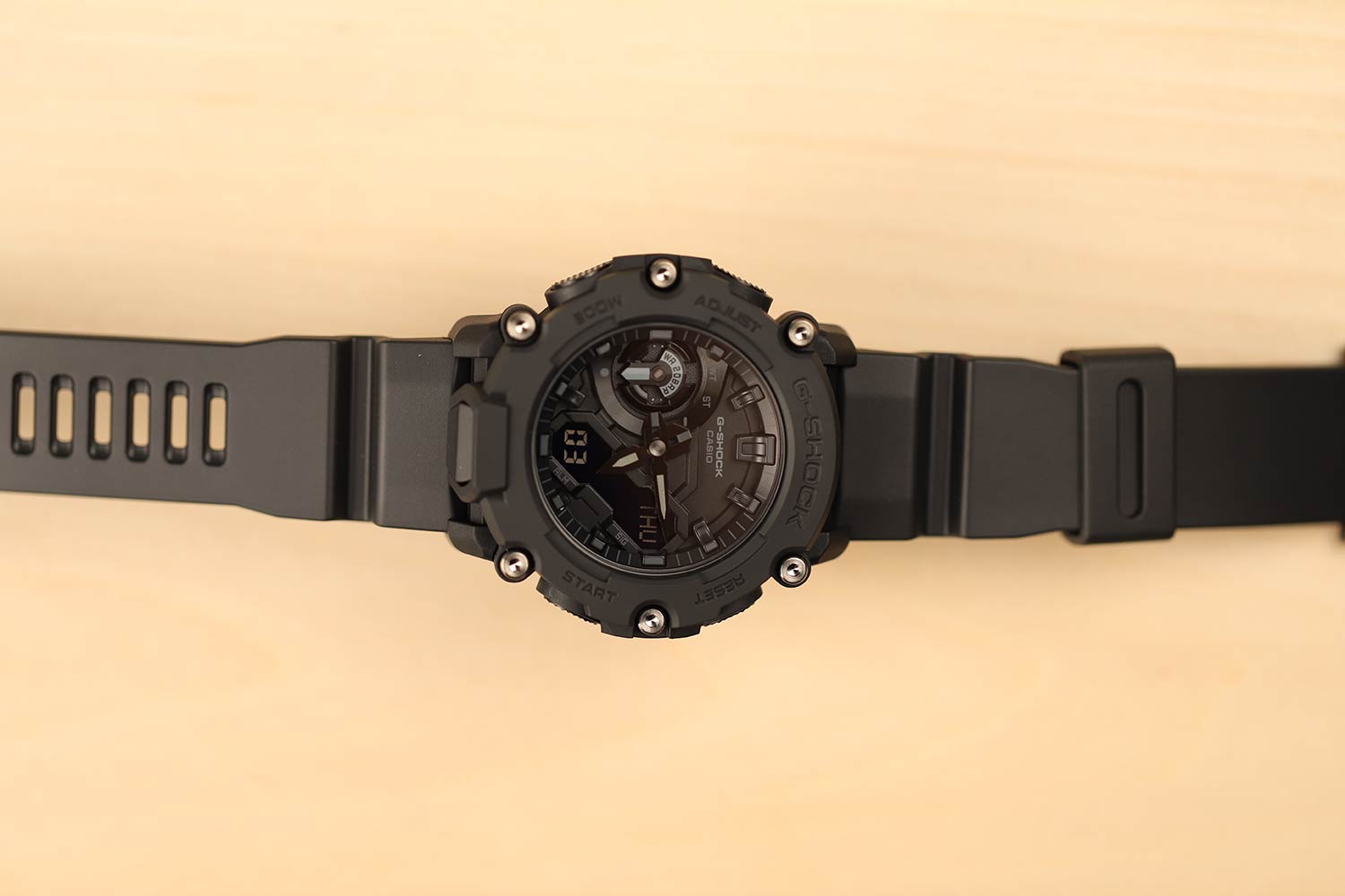Японские наручные часы Casio G-SHOCK GA-2200BB-1AER с хронографом