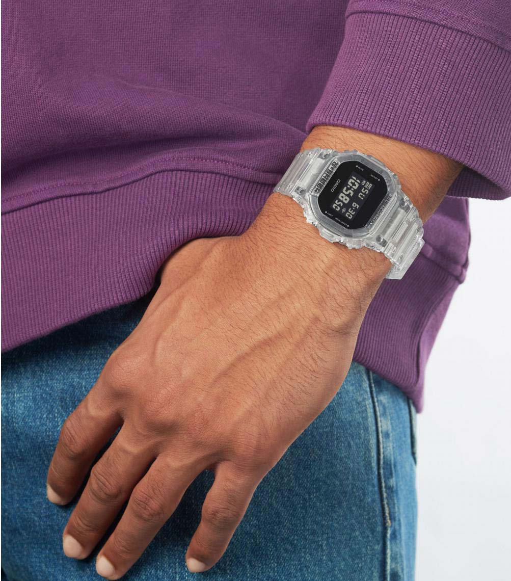 Японские наручные часы Casio G-SHOCK DW-5600SKE-7ER с хронографом