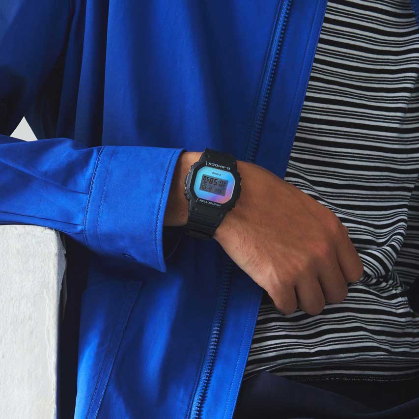 Японские наручные часы CASIO G-SHOCK DW-5600SR-1