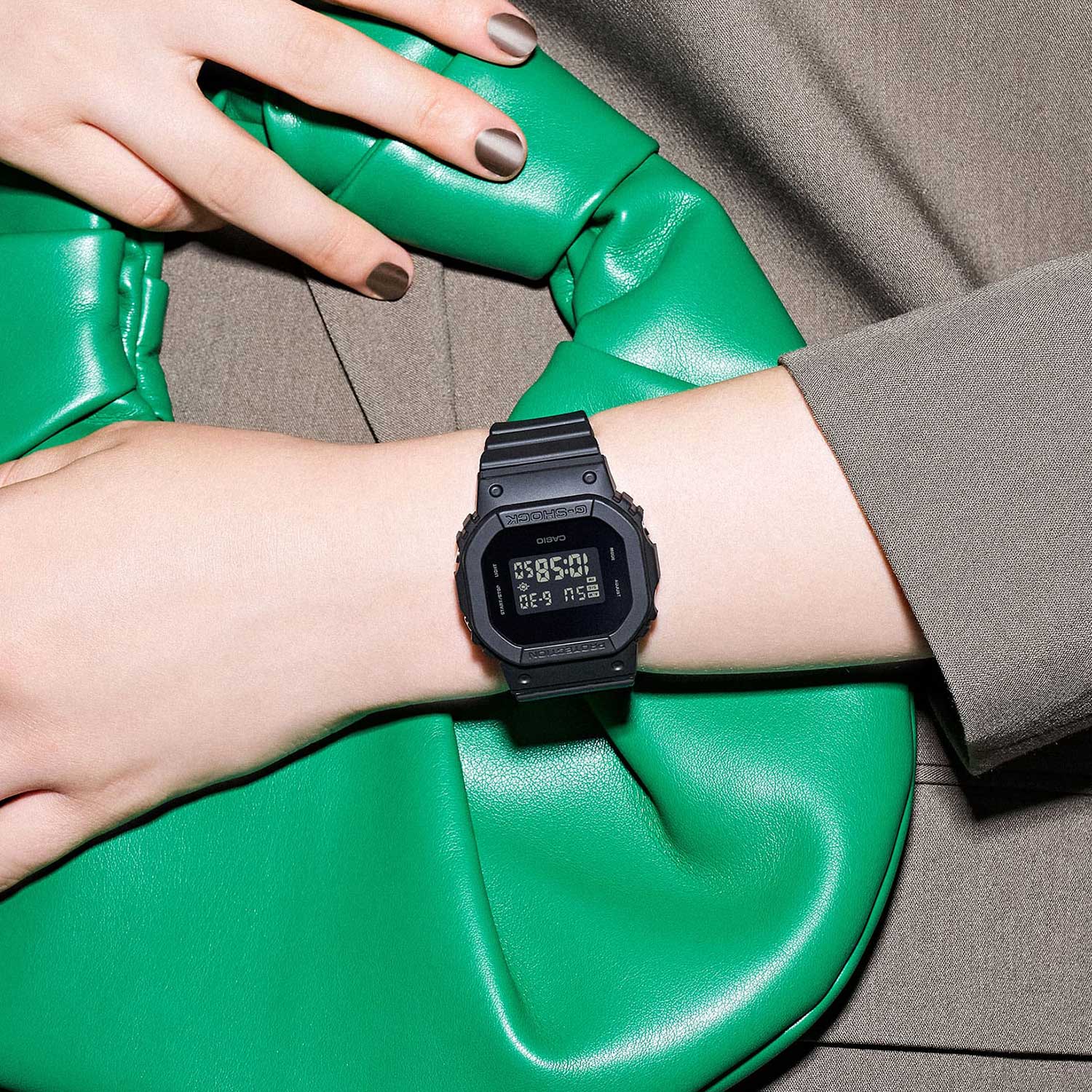 Японские наручные часы CASIO G-SHOCK GMD-S5610BB-1