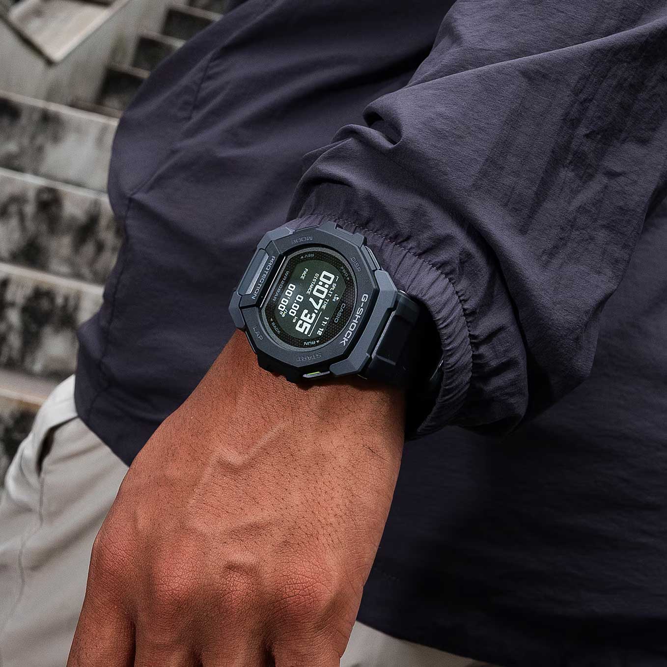 Японские спортивные наручные часы Casio G-SHOCK GBD-300-1 с хронографом