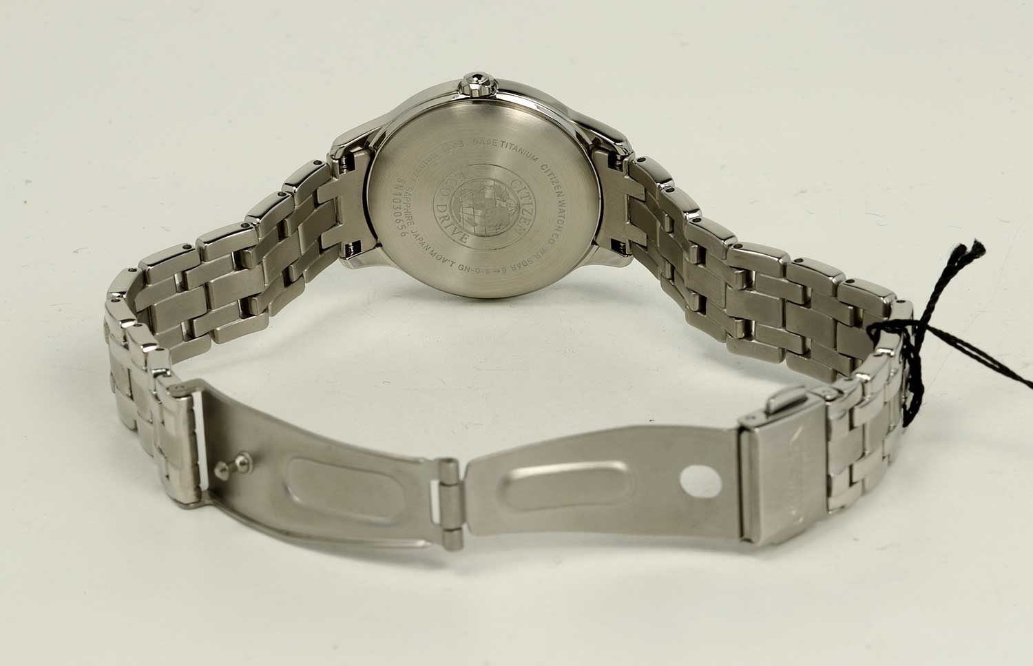 Японские титановые наручные часы Citizen EM0720-85N