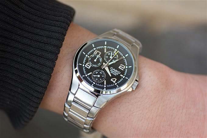 Японские наручные часы Casio Edifice EF-316D-1AVEG