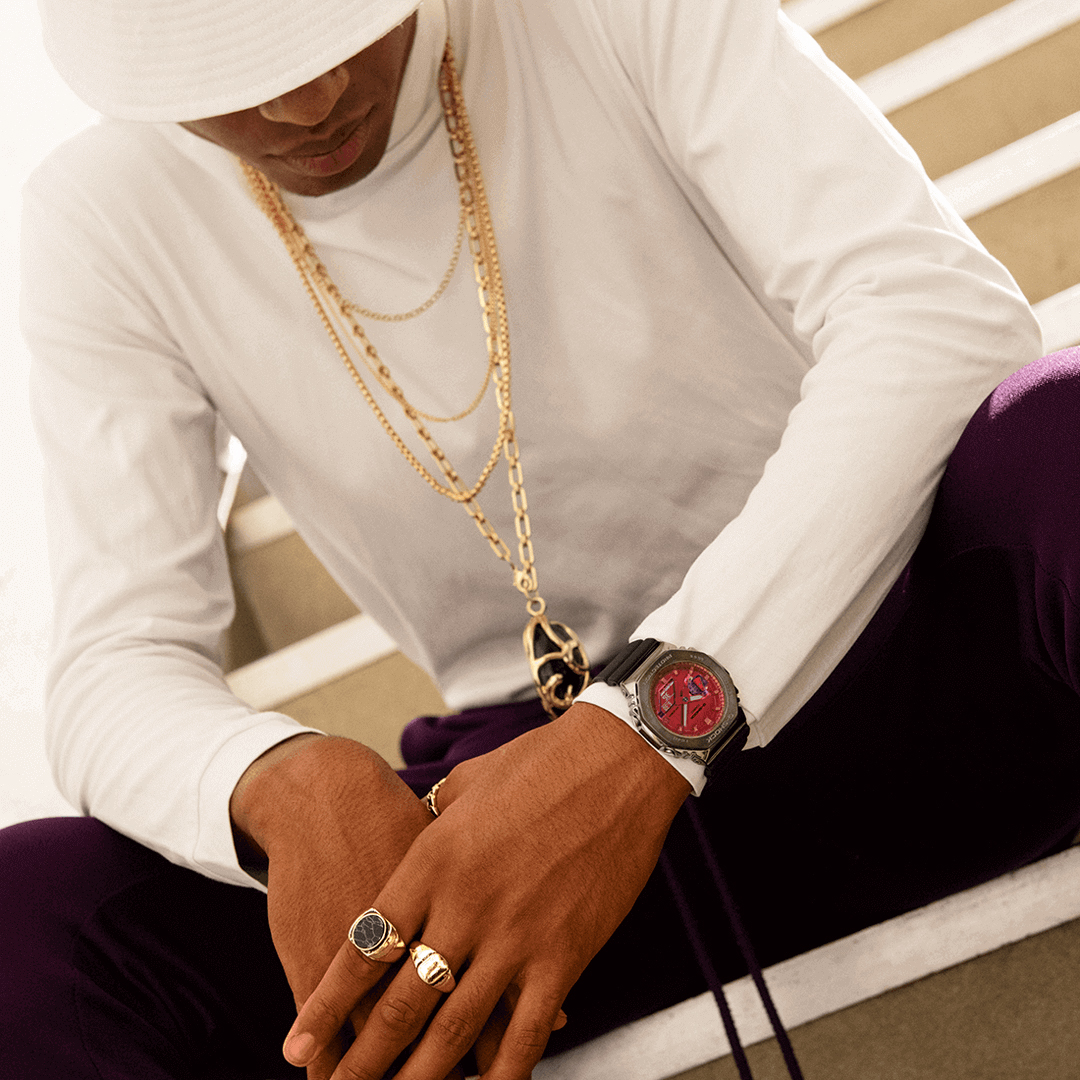 Японские наручные часы Casio G-SHOCK GM-2100B-4AER с хронографом