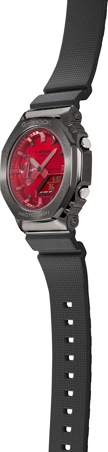 Японские наручные часы Casio G-SHOCK GM-2100B-4AER с хронографом