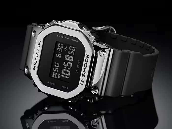 Японские наручные часы Casio G-SHOCK GM-5600-1ER с хронографом