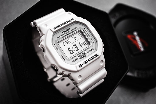 Японские наручные часы Casio G-SHOCK DW-5600MW-7E с хронографом