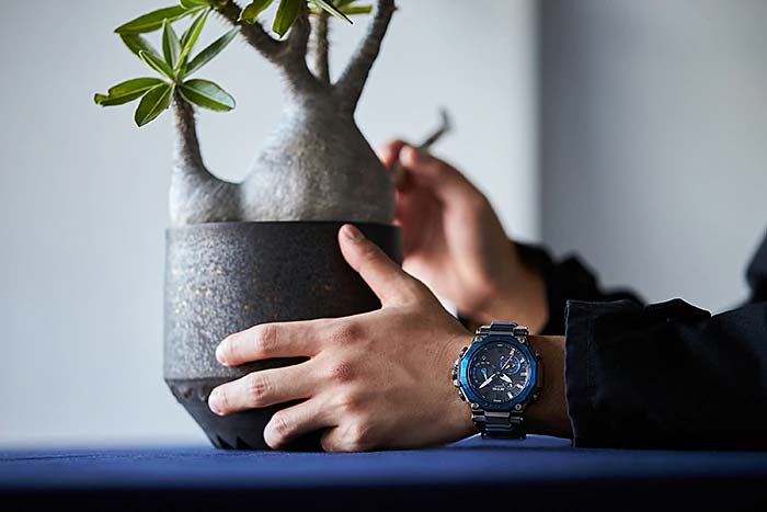 Японские наручные часы Casio G-SHOCK MTG-B2000B-1A2ER с хронографом