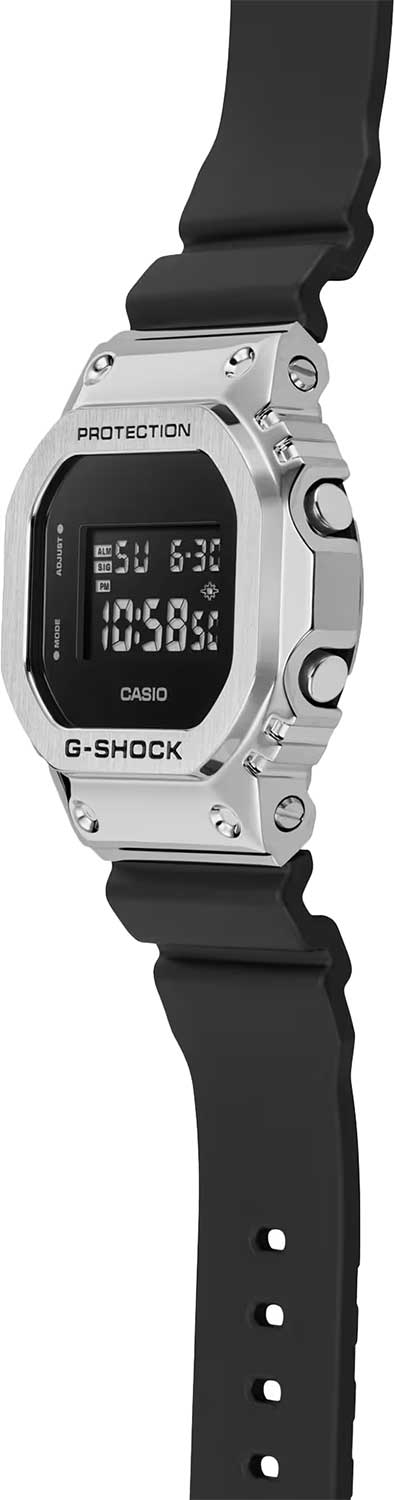 Японские наручные часы Casio G-SHOCK GM-5600U-1 с хронографом