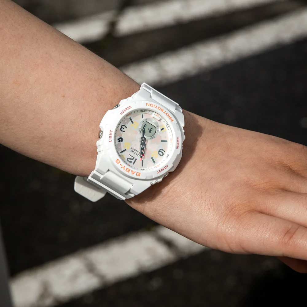 Японские наручные часы Casio Baby-G BGA-260FL-7A с хронографом