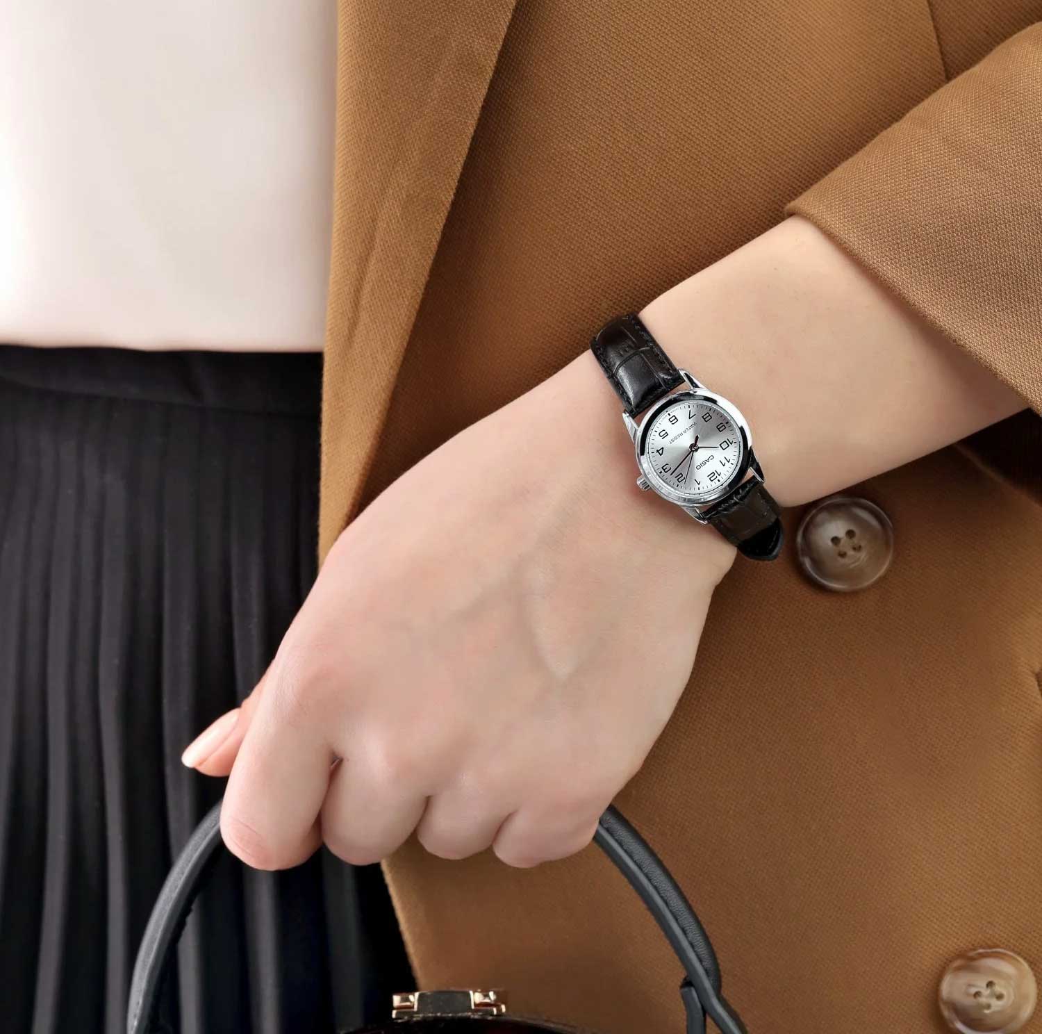 Японские наручные часы CASIO CASIO COLLECTION LTP-V001L-7B