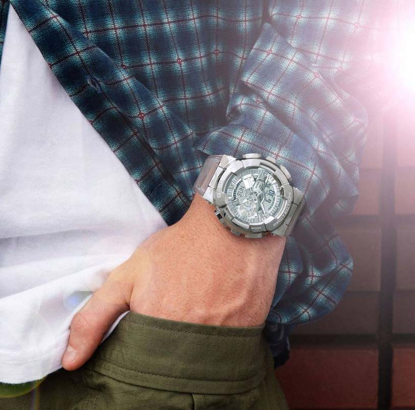 Японские наручные часы Casio G-SHOCK GM-110SCM-1AER с хронографом