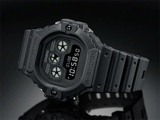 Японские наручные часы Casio G-SHOCK DW-5900BB-1E с хронографом