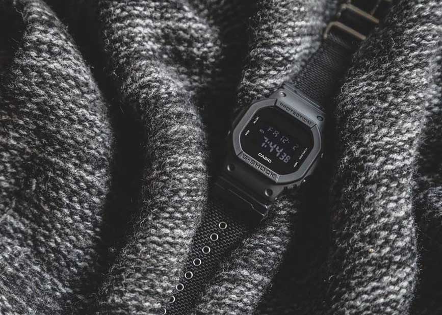 Японские наручные часы Casio G-SHOCK DW-5600BBN-1E с хронографом