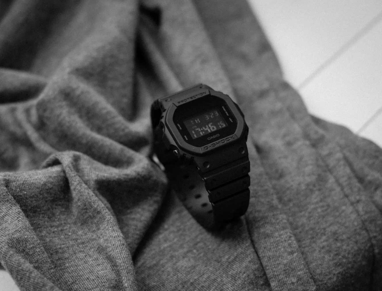 Японские наручные часы Casio G-SHOCK DW-5600BBN-1E с хронографом
