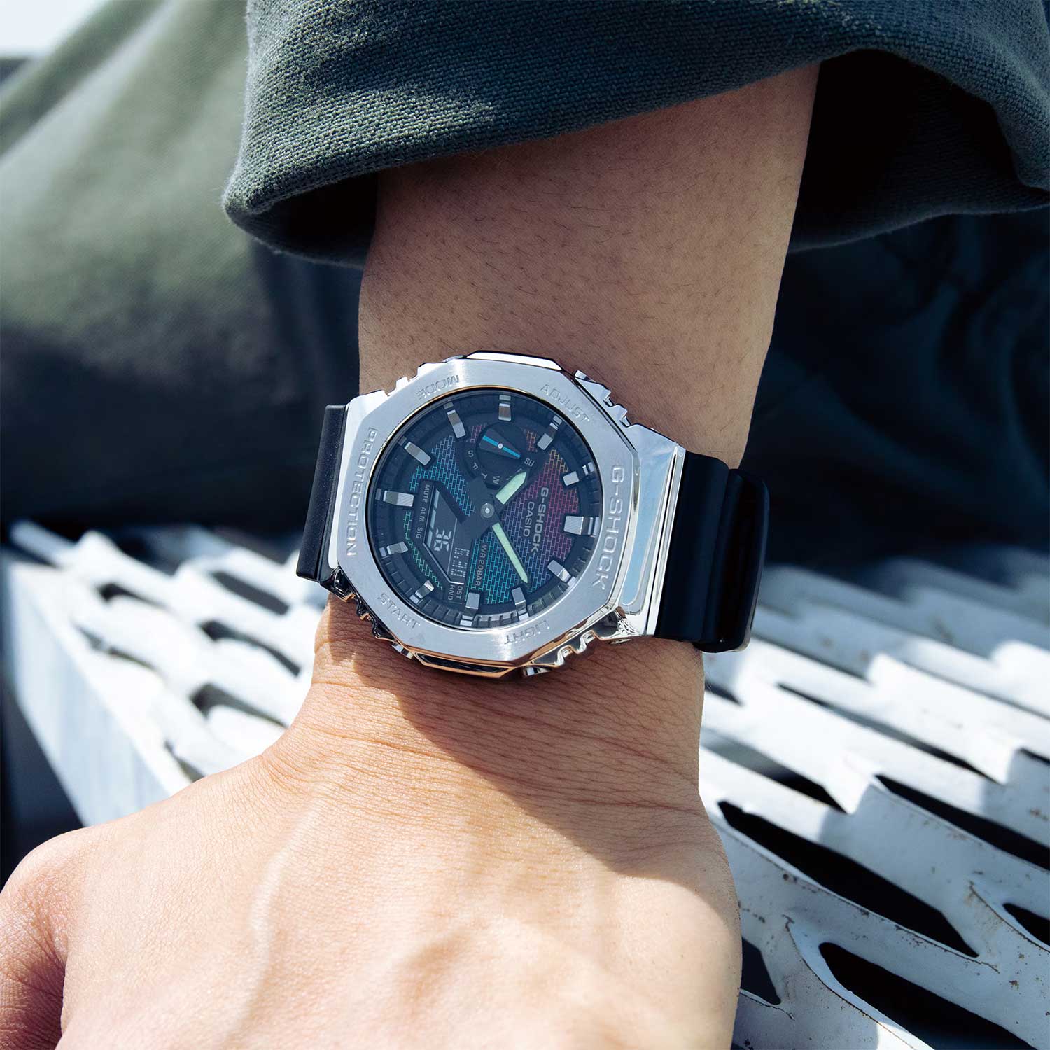 Японские наручные часы CASIO G-SHOCK GM-2100RW-1A