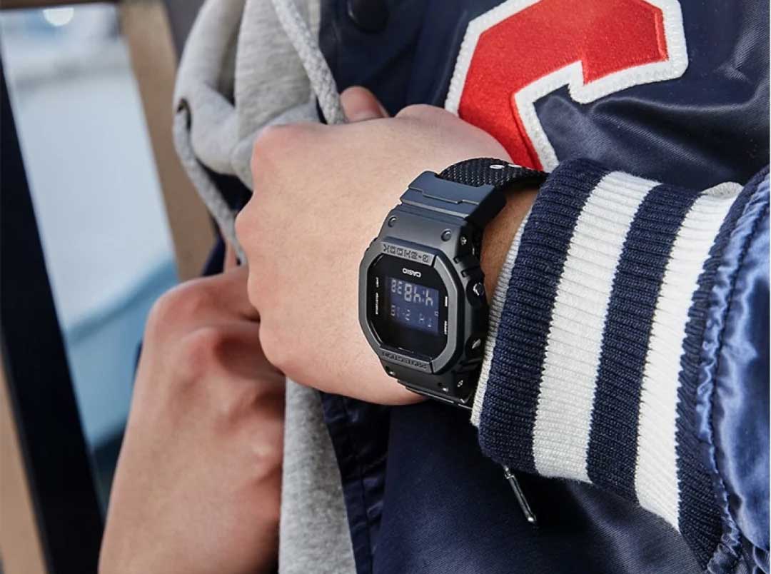 Японские наручные часы Casio G-SHOCK DW-5600BBN-1E с хронографом