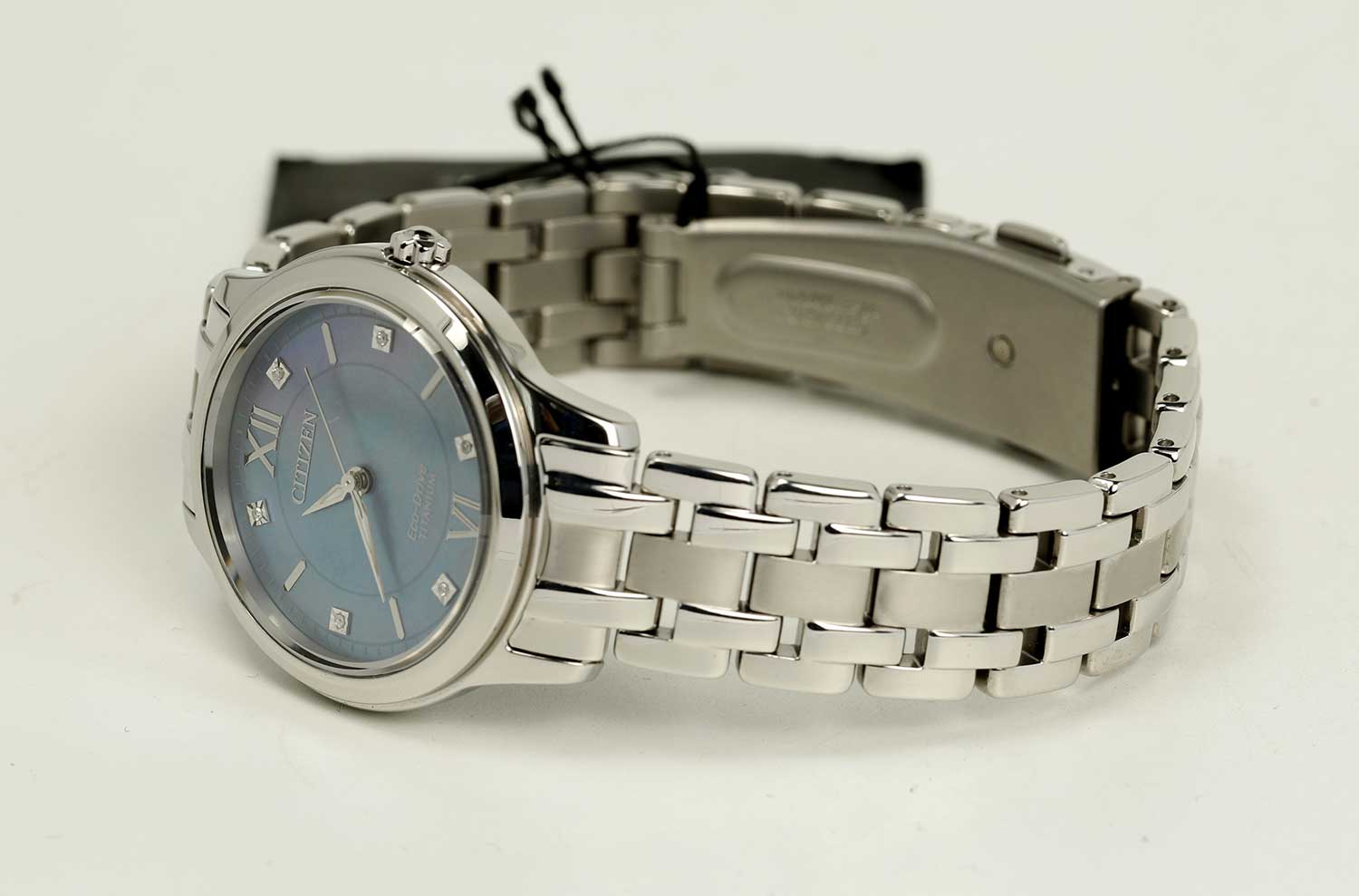 Японские титановые наручные часы Citizen EM0720-85N