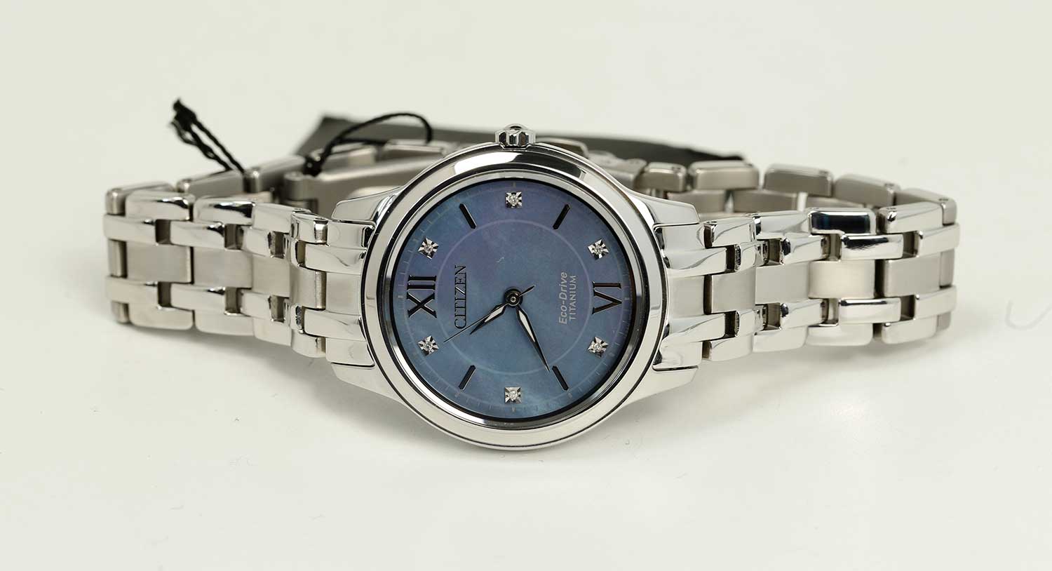 Японские титановые наручные часы Citizen EM0720-85N