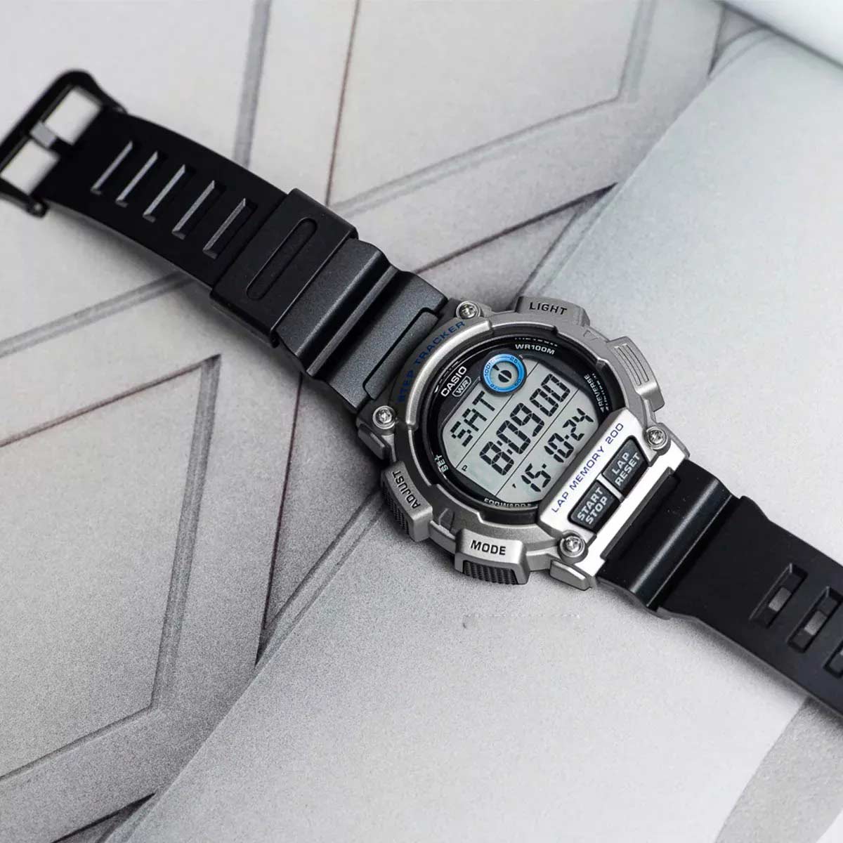 Японские спортивные наручные часы Casio Collection WS-2100H-1A2 с хронографом