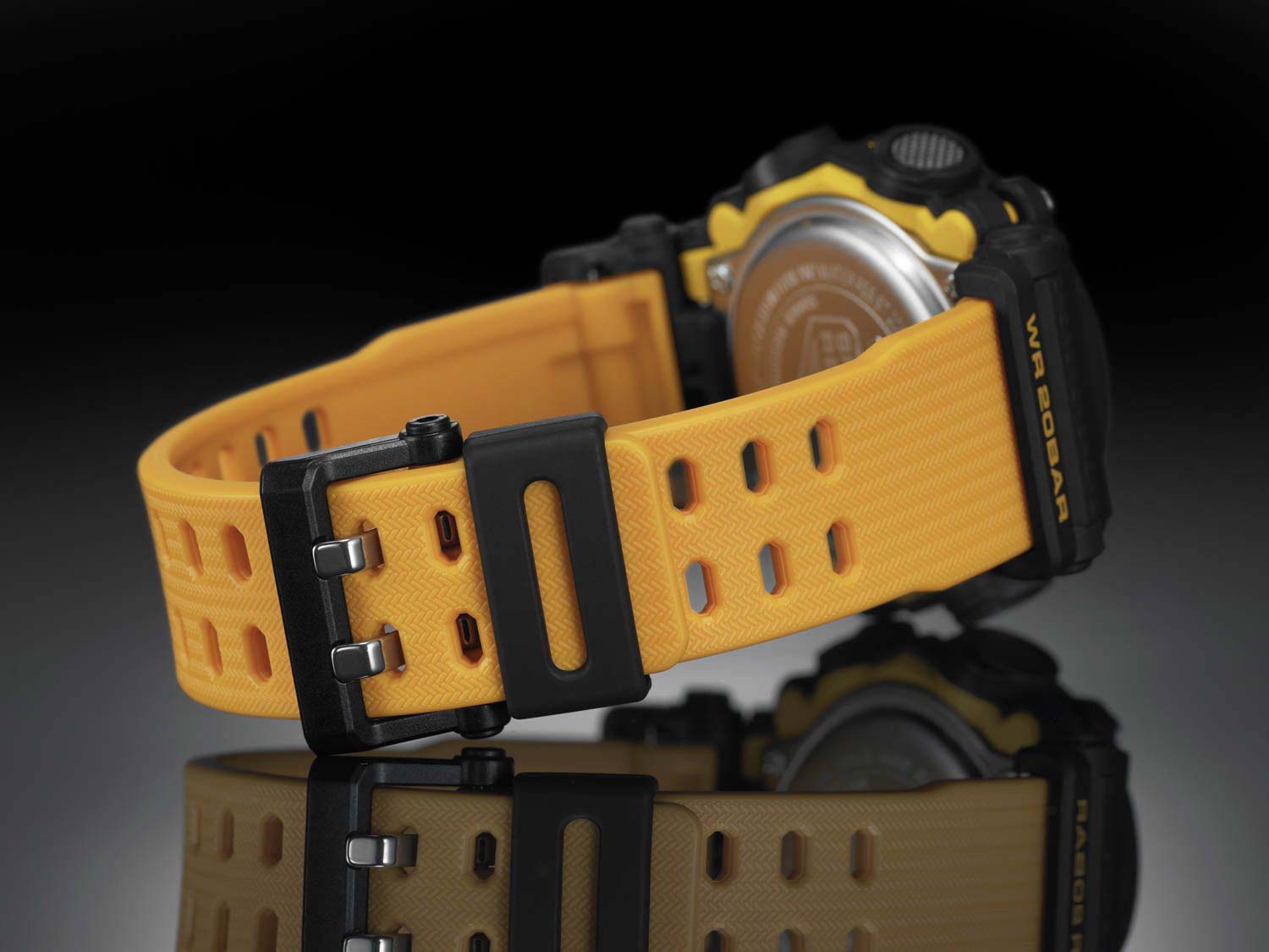 Японские наручные часы Casio G-SHOCK GA-900A-1A9ER с хронографом