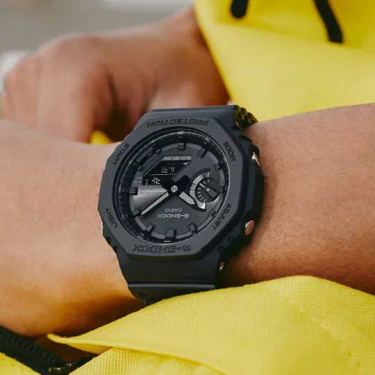 Японские наручные часы Casio G-SHOCK GA-B2100-1A1ER с хронографом