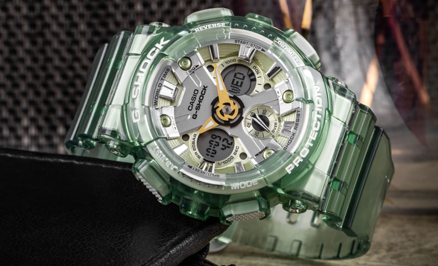 Японские наручные часы Casio G-SHOCK GMA-S120GS-3AER с хронографом