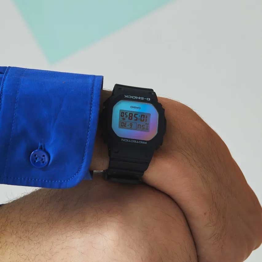 Японские наручные часы CASIO G-SHOCK DW-5600SR-1