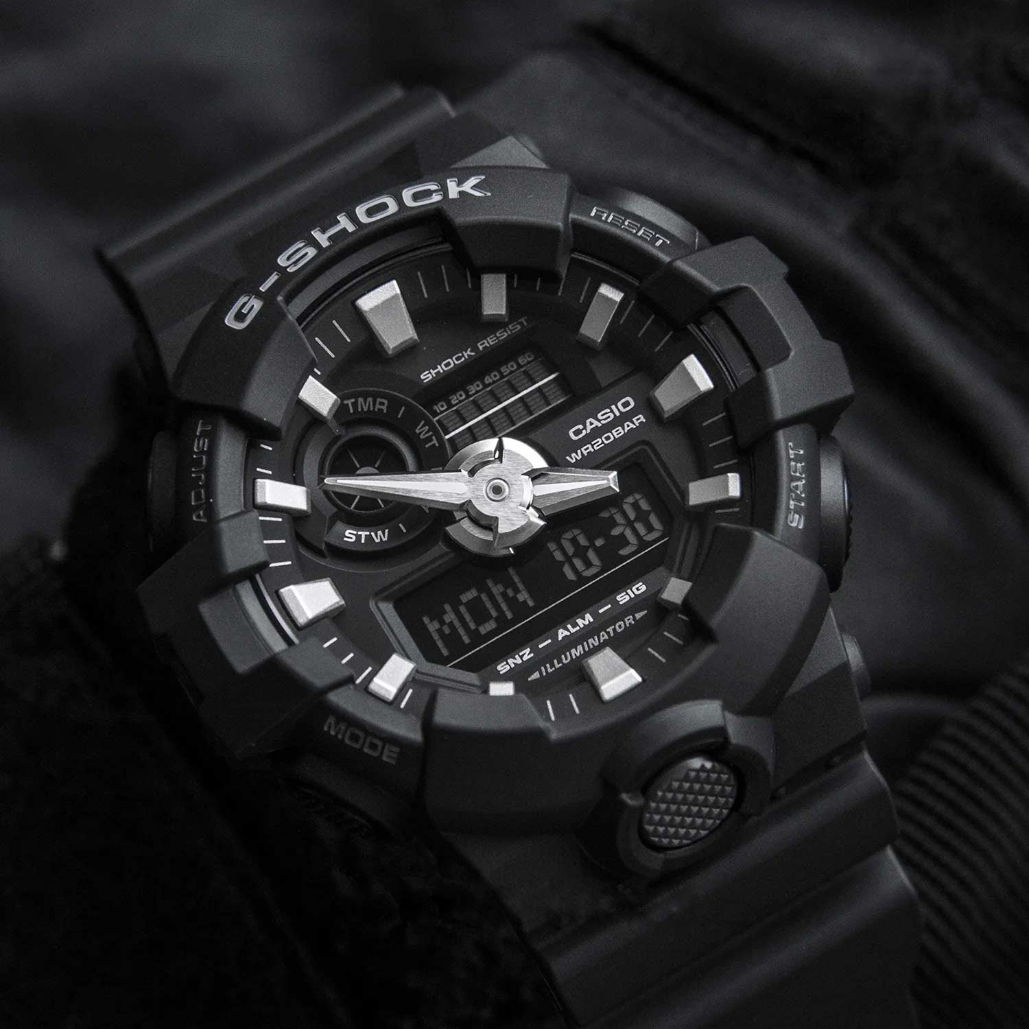 Японские наручные часы CASIO G-SHOCK GA-700-1B