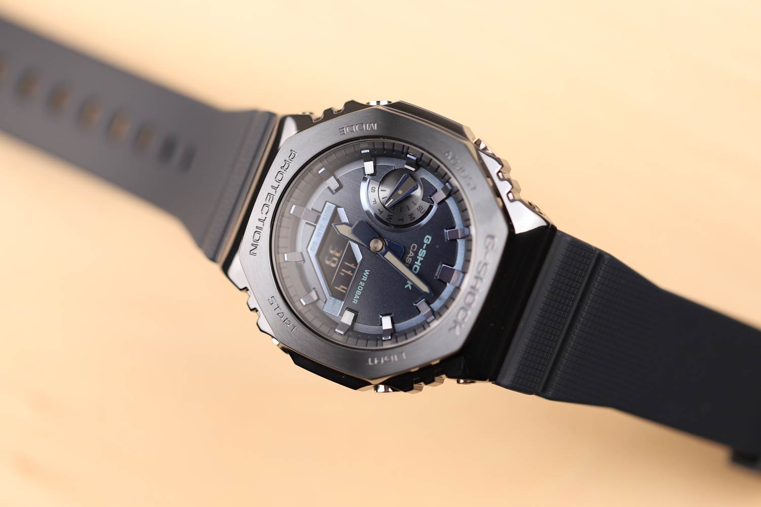 Японские наручные часы Casio G-SHOCK GM-2100N-2AER с хронографом