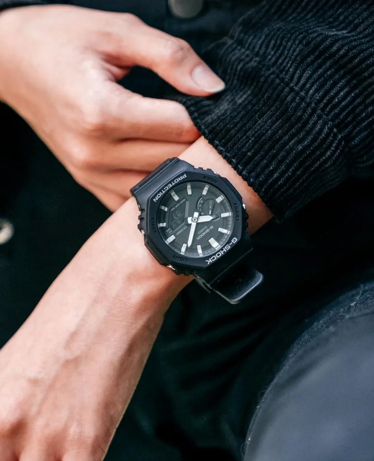 Японские наручные часы Casio G-SHOCK GA-2100-1AER с хронографом