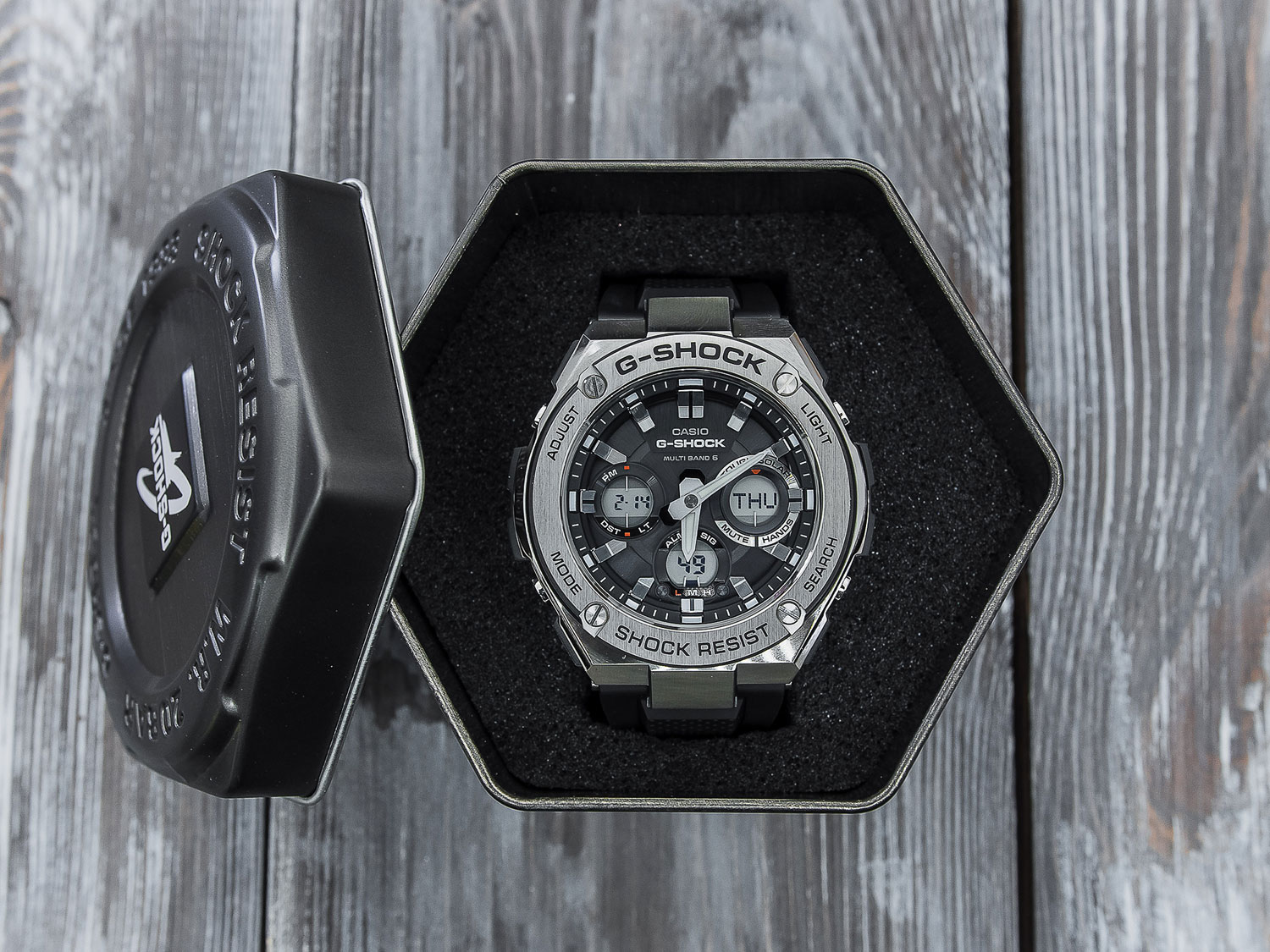 Японские наручные часы CASIO G-SHOCK GST-W110-1A