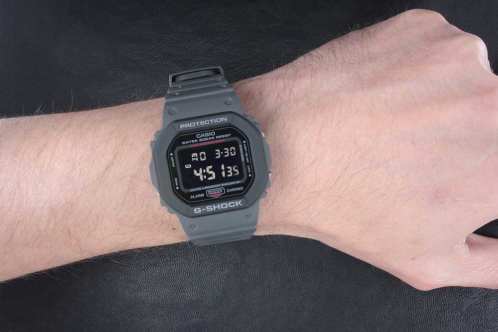Японские наручные часы Casio G-SHOCK DW-5610SU-8ER с хронографом